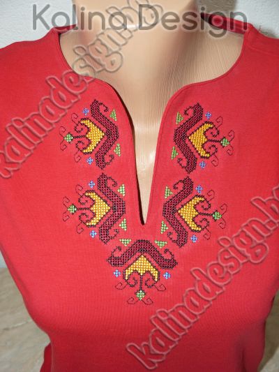 Дамска вталена тениска с бродерия българска Шевица